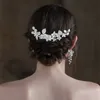 ヘッドバンドヘアジュエリースルブライダルハンドメイドクリスタルパールセラミックフラワーブライダルヘアヘアアクセサリー花嫁介添人女性ジュエリー230918