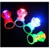 Party Favor Light Up Spittling Rings Brud Shower Favors Kids Adts Flashing Plastic Diamond Bling Led Glow Ring för födelsedag Bachelor Dhlkn