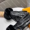Pluszowe rękawiczki dla kobiet designerskich rowerów ciepłe rękawiczki Wysokiej jakości zimowe palce owczesko -skórki