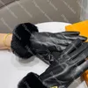 Guantes de felpa para mujer Diseñador Ciclismo Guantes cálidos Alta calidad Invierno Al aire libre Piel de oveja Dedos Guantes Suave Regalo de Navidad de lujo