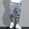 Hombres Moda High Street Jeans Casual Harem Pantalones con estampado de letras Pantalones de chándal azul claro Pantalones con cordón Homens Jeans Denim Pants291J