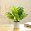 装飾的な花1 PC緑の人工植物ボンサイスモールツリーポット偽の鉢植えの装飾品ホームデコレーションエルガーデン