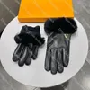 Guantes de felpa para mujer Diseñador Ciclismo Guantes cálidos Alta calidad Invierno Al aire libre Piel de oveja Dedos Guantes Suave Regalo de Navidad de lujo