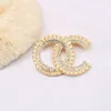Luxury Women Designer Brand Letter Brooches 18K Gold Plated Inlay Crystal Rhinestone Beautiful Jewelry Sweater Brooch Pearl Pin Marry Christmas Party Accessories
