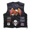 Coletes masculinos 2023 novos coletes de couro de motocicleta curto único breasted 42 patches moda bordado sem mangas jaqueta punk colete para homens j230918