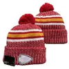 2023 Pom Football Beanies 팀이있는 사이드 라인 커프 니트 모자 니트 모자 믹스 믹스 및 일치 모든 캡