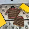 Vêtements pour enfants Filles Jupe de créateur et chemise à col rond Ensemble Bébé filles Vêtements Enfants Survêtement Lettre complète Tenue d'été Kid Top Tees et