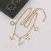 Nooit vervagen 14K vergulde merkontwerper hangers kettingen roestvrij staal Letter Choker hanger ketting Tijgerkopketting Trouwen kerstaccessoire