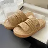 Designerskor kvinnors casual skor hampa rep vävda metall bokstav sandaler glider toffel mode lyx stylolit äkta läder gummi sole strand platt flip flops