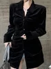 Chemisiers pour femmes Chemises Femmes Chemises noires mi-longues Vintage Velours Automne Mode Minimaliste Élégant Dames Casual Simple Tempérament 230918