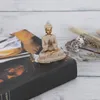 Dekorativa figurer Guldmediterande sittande Buddha -staty Carving Figurine Craft for Home Decoration Ornament 8cm