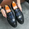 Casual läderskor män affärsformell pedal tjock sulade loafers kostym sko patent läder glänsande skor för pojkar fest klänningar stövlar