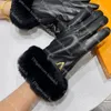 Guantes de felpa para mujer Diseñador Ciclismo Guantes cálidos Alta calidad Invierno Al aire libre Piel de oveja Dedos Guantes Suave Regalo de Navidad de lujo