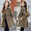 Trench da donna 2023 Primavera Autunno Giacca a vento corta doppio petto Slim Khaki Cappotto moda femminile Solid Casual Casaco Feminino