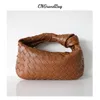 Woven Jodie Handbag Bottegass Leather Zipper Croissant Soft Leather Dinner Fashion Trend Held Cloud Bag Simple Bags Venetass