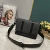 Sacs de messager de créateurs Sacs pour hommes de haute qualité Sacs à bandoulière à fleurs en relief Sac à bandoulière Sacs pour hommes en cuir Fourre-tout Sac à main Portefeuille Cross Body Flower Wallet Purse Man Bag