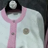 Luxo pérola broche de malha camisola casaco feminino moda macio cardigan malhas clássico manga longa tripulação pescoço casaco