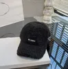 Topp kvinnors höstvinter Berber Fleece Baseball Cap förtjockad varm bokstav Plush Casual Peaked Caps