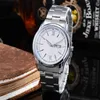 Wysokiej jakości luksusowy zegarek modowy z Kwarcowym Ruchem Wyświetlaczem tydzień i kalendarzowym paskiem stalowym Minimalistyczny styl męski Zegarek 3343