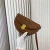 Bolsos de noche Bolsos de noche Bolsos de noche para mujer Verano Media luna Croissant Bolso cruzado Diseñador de moda para hombre Mini pochette de cuero para adolescentes Bolsas de mensajero de hombro Solapa de lujo Hobo