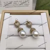 Tasarımcı Mücevher Çilek Küpeleri Çok yönlü stil ve elmas set çift harfli inci aslan baş ailesi kadınlar için