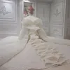 Abiti da sposa di lusso a sirena in pizzo con spalle scoperte con gonna staccabile Abiti da sposa in tulle con applicazioni di volant e treno reale2890