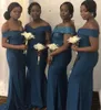 Vestidos de dama de honor de sirena verde azulado 2023 Fuera del hombro Apliques de tren de barrido Vestidos de invitados de boda en el jardín Vestido de dama de honor Tallas grandes