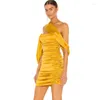 Vestidos casuales Estilo británico Trajes de verano Amarillo Plisado Vestido corto Sexy Slim Wrap Hip Party Mujeres Elegante Lujo Prom