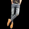 Mannen Broek Gescheurde Jeans Mannen Zomer 2021 Nieuwe Koreaanse Mode Bedelaar Rotte Broek Slim Fit Licht Negen Legged broek J230918