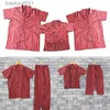 Vêtements de nuit pour femmes Ensembles de pyjamas familiaux pour enfants et adultes Pyjamas unisexes 100% coton vêtements de nuit prêts en stock depuis Singapour L230918