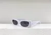 Damen-Sonnenbrille für Damen und Herren, Sonnenbrille für Herren, modischer Stil, schützt die Augen, UV400-Linse, mit zufälliger Box und Etui 40258