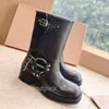 Designerskie buty Kobieta Władzka Zamknięta skórzana skórzana motocyklowa buty do kolan designerskie buty Chunky Obcing Knight Boots Fashion Square Botki dla kobiet