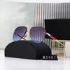 نظارات شمسية فاخرة وعصرية مصممة للنظارات للرجال للرجال الإشعاع المقاوم للإشعاع نظارات نسائية شمسية شهيرة نظارة شمسية معلقة مع صندوق