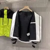 トップデザイナー秋と冬のフード付き長袖ジャケットカジュアルファッション男性と女性のためのゆるい弾力性のある伸びた綿フード付きハードシェルジャケット