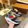 Buty designerskie Mężczyzniki Sneakers w paski Vintage Sneaker Men Men Platforma Platforma Sezonowe odcienie