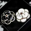 Andere Mode-Accessoires Pins Broschen Koreanische Hohe Qualität Luxus Kamelie Große Blume Brosche Pins Frau Boutonniere Geschenk Schmuck J0918