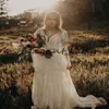 Vintage szydełkowane koronkowe suknie ślubne z długim rękawem 2022 Syrenka w szyku V-Neck Hippie Western Country Cowgirl Bohemian Bride suknie GDF2251