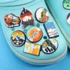 Commercio all'ingrosso 100 pezzi in PVC Go Wild Adventure Ritorno al bosco Fuoco Escursione da giardino Fibbia per scarpe Accessori per braccialetti per adulti Pulsante Clog