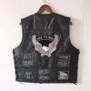 Coletes masculinos 2023 novos coletes de couro de motocicleta curto único breasted 42 patches moda bordado sem mangas jaqueta punk colete para homens j230918