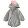 Kläder sätter hösten vinter baby flickor kläder set bomulls hoodie lapptäcke kärlek dragsko romper kostym magra byxor strumpor småbarn kläder 230918