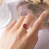 Klusterringar high-end oval rose röd diamant imitation turmalin färg skatt öppen ring kvinnlig