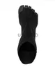 Stövlar delade tå Nya femfingerstrumpbaggar på casual skorstövlar i svarta kvinnor Högklackade Sock Boots Designer Runway Shoes J230919