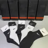 Mens Socks Fashion Brand Mens Cotton Socks Classic Black White Women Män Män Botton Bomrabbning av fotbollsbasket Sports Ankel Sock Winter för manliga Sockes L2309