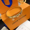 23ss 3 kleuren Merkontwerpers Mannen Vrouwen Bangle Armband 18K Vergulde Oude Bloem V Letter Roestvrij Stalen Ketting Sieraden Liefde Bruiloft Mode Cadeau Accessoires S109