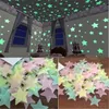 Adesivos de parede PVC estrelas brilho luminoso na noite escura arte fluorescente 3d decalques para crianças quarto interruptor de teto decoração 230919