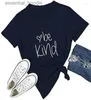 Kvinnors blusar skjortor Kvinnors T-skjortor 2023 Summer Factory Spot Ladies Top Be Kind Print Round Neck Kort ärm T-shirt L230919