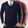 Herrtröjor 2023 modemärke tröja herrar pullover v nack smal passar hoppare stickar tjock varm höst koreansk stil casual kläder 230918