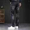 Mäns jeans män denim byxor smala passade stretch tryckta bokstäver hip hop streetwear kpop mode byxor hög kvalitet