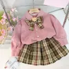 Ensembles de vêtements Style collégial Bébés filles Vêtements Ensembles Automne Enfants Bow Manteaux Jupe à carreaux Enfants Survêtement Tenues pour nourrissons Vêtements de princesse 230918