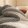Manta súper espesada cálida de invierno para camas Cordero artificial Cachemira ponderada Suave y esponjoso Calor Edredón Edredón 230919